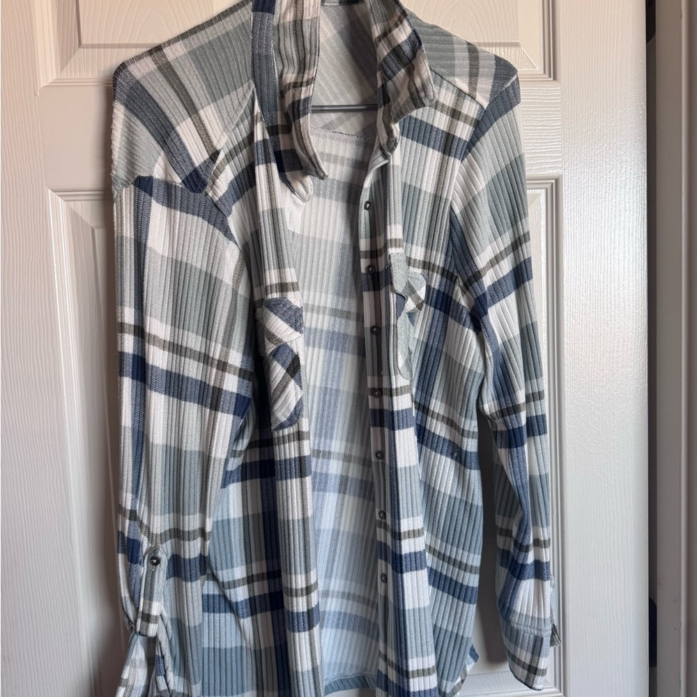 Plaid Button-Up Shirt in White and Blue